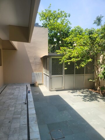 Balcony in 3 BHK Villa at Sector 21 – for Rent