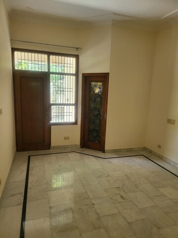 Room in 3 BHK Villa at Sector 21 – for Rent