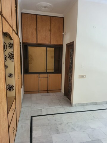 Room in 3 BHK Villa at Sector 21 – for Rent