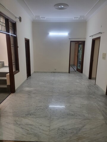 Room in 3 BHK Villa at Sector 21 – for Rent