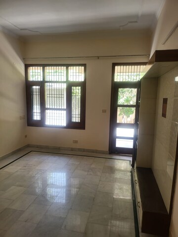 Room in 3 BHK Villa at Sector 21 – for Rent