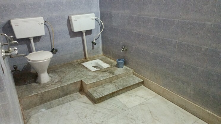 Bathroom, vaishali sector 5 3 Bedroom 2160 Sq.Ft. Builder Floor In Vaishali Sector 5 Ghaziabad 8985512