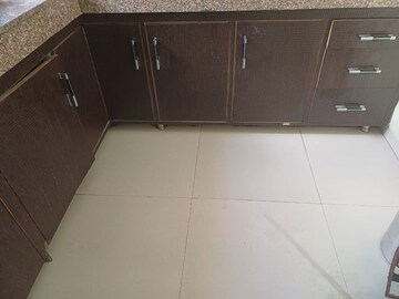 Furnished Amenities in 2 BHK Apartment at Mapsko Paradise, Sector 83 – for Rent