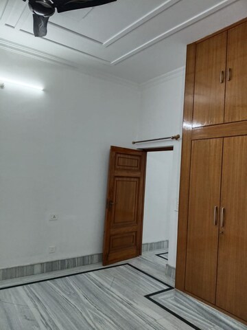 Room in 2 BHK Builder Floor at Canal Road – for Rent