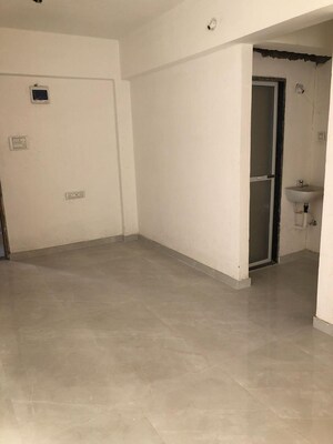 Room in 1 BHK Apartment at Ulwe Sector 19 – for Sale
