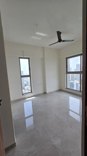 Bedroom in 3.5 BHK Apartment at Sheth Irene, Malad West – for Rent