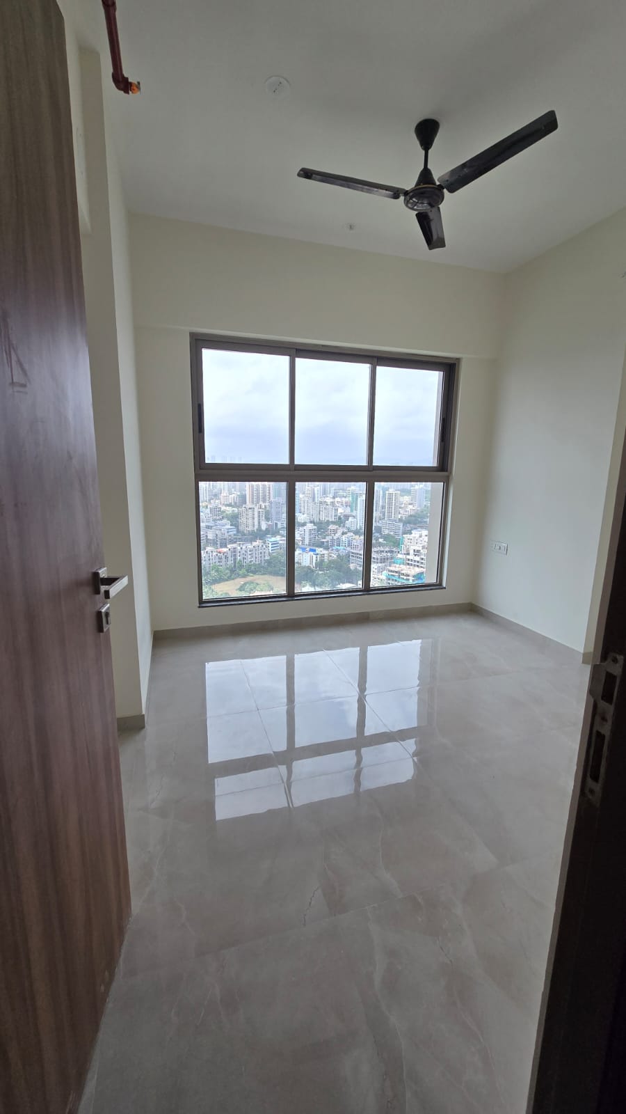 3.5 BHK + Pooja Room,Extra Room Apartment For Rent in Sheth Irene