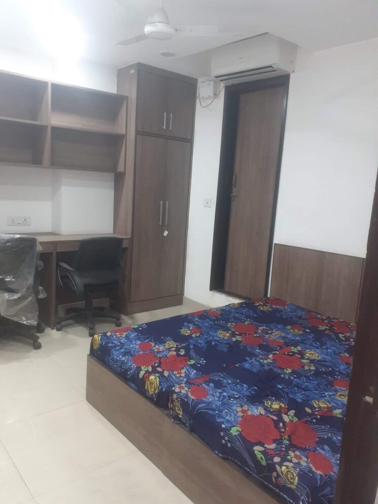 Bedroom, karol bagh Pg For Girls In Karol Bagh 8985799