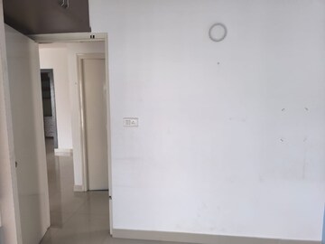 Room in 2.5 BHK Apartment at Kolte Patil Raaga, Hennur Road – for Rent