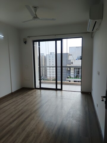 Room in 3.5 BHK Apartment at Godrej Icon, Sector 88a – for Rent