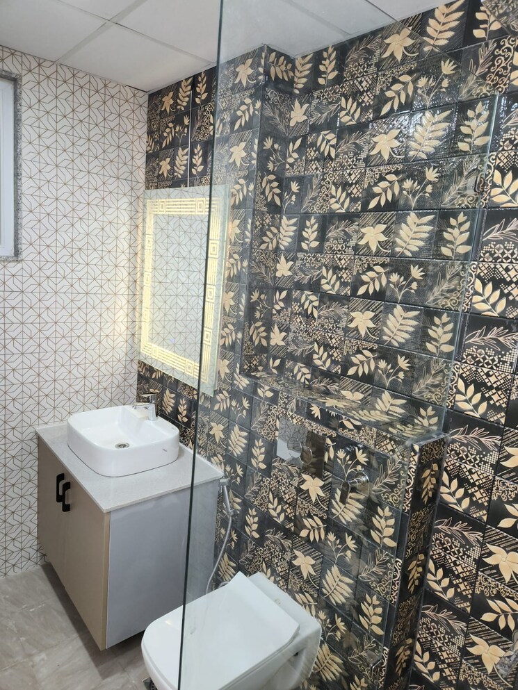 Bathroom, sector 42 1 Bedroom 900 Sq.Ft. Builder Floor In Sector 42 Gurgaon 8985748