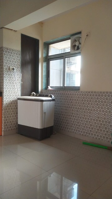 Room in 2 BHK Apartment at Neptune 100 Abov, Bhandup West – for Rent
