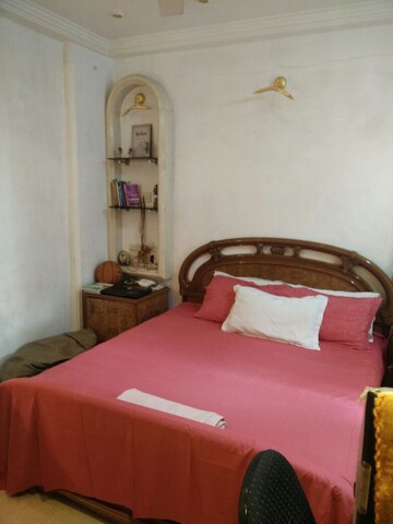 Bedroom in 2 BHK Apartment at Malabar Hill – for Rent