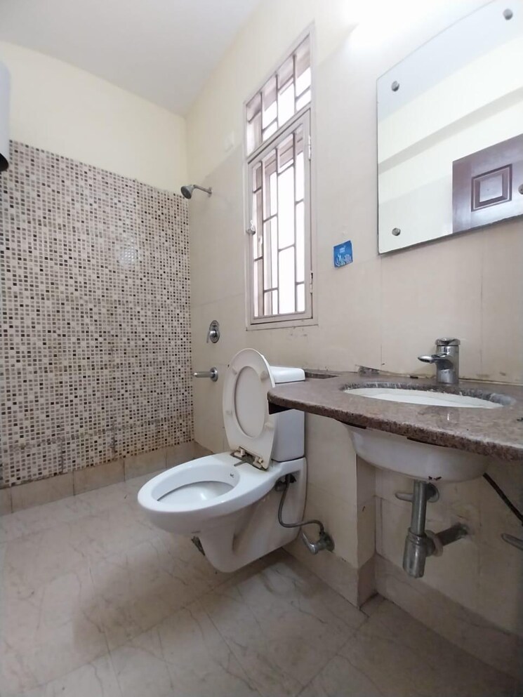 Bathroom, unitech-woodstock-floors 3 Bedroom 1850 Sq.Ft. Builder Floor In Sector 50 Gurgaon 8985893