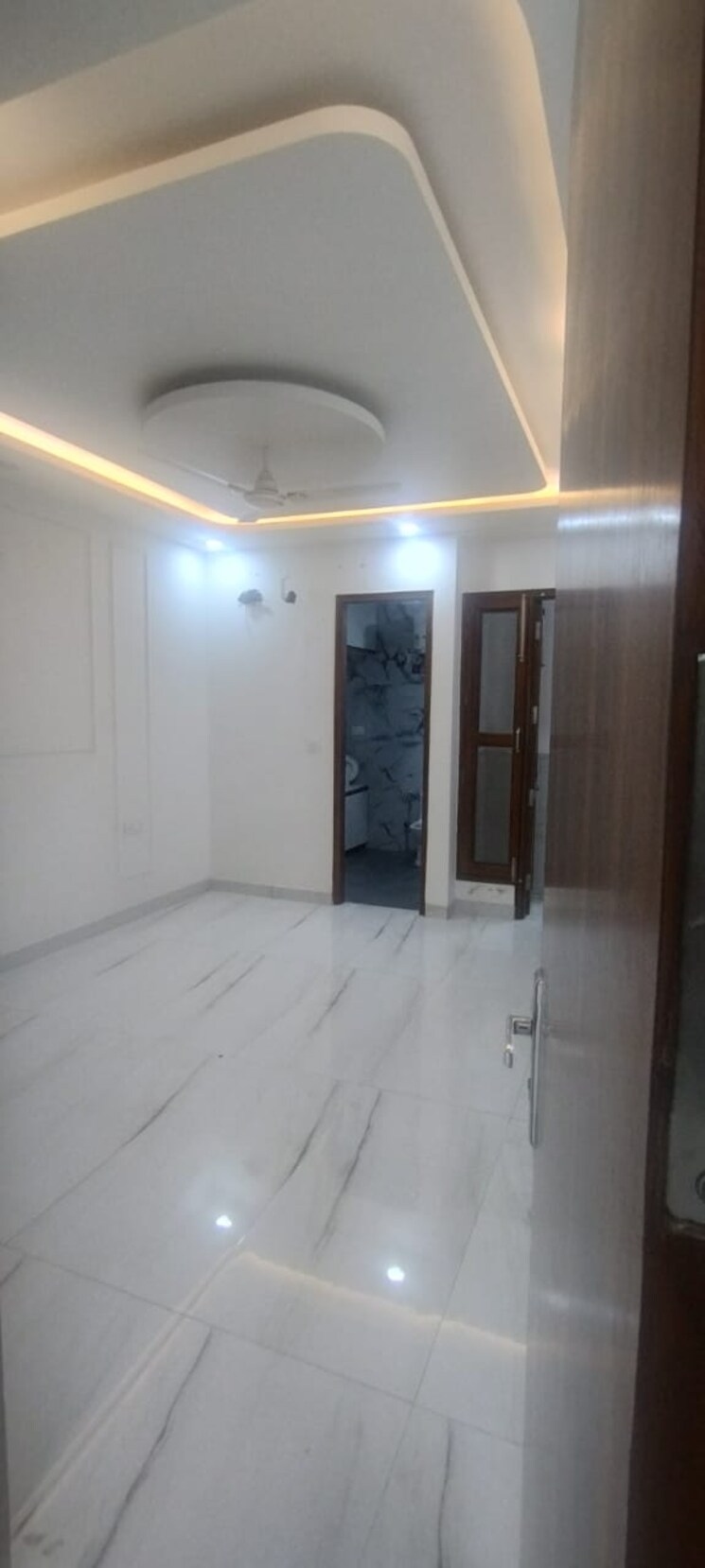 Room, sector 19 2 Bedroom 162 Sq.Mt. Independent House In Sector 19 Noida 8985977