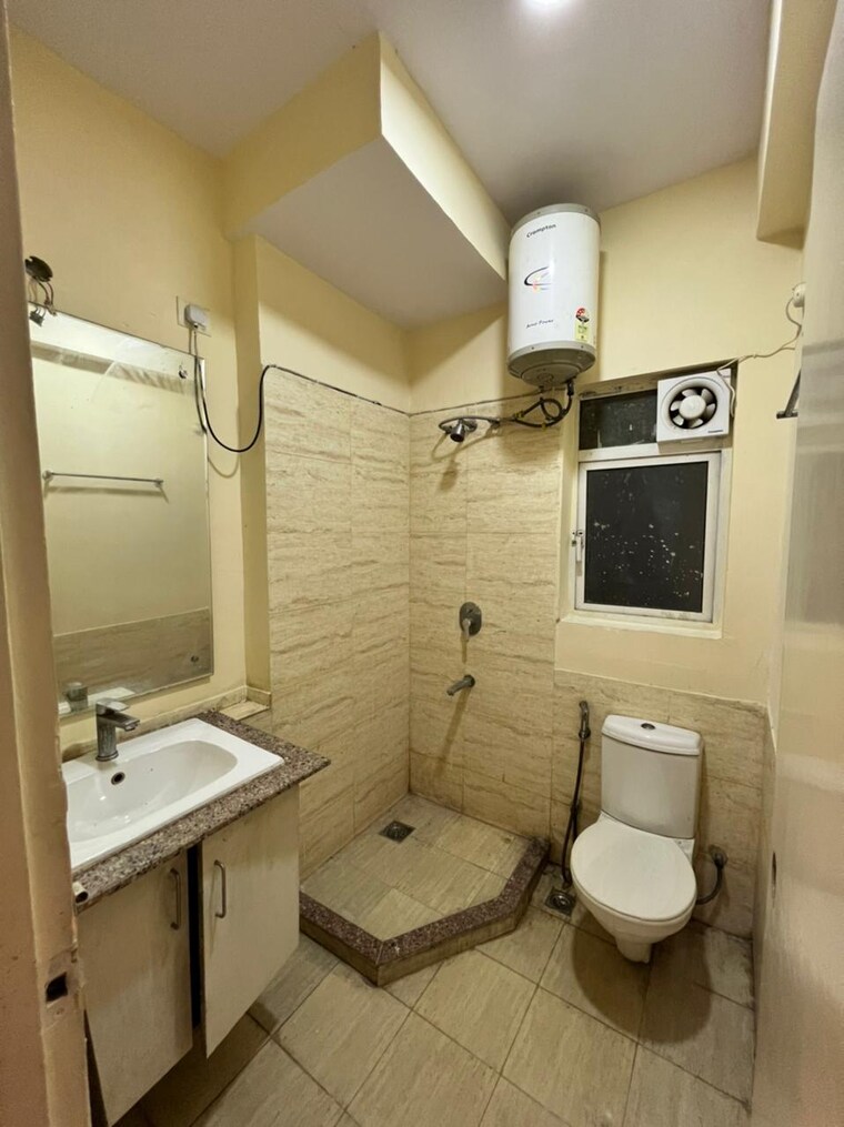 Bathroom, dlf-one-midtown 3 Bedroom 2300 Sq.Ft. Apartment In Moti Nagar Delhi 8985946