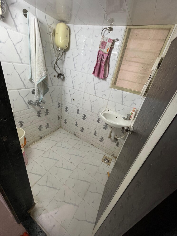 Bathroom, rna-ng-paradise 2 Bedroom 1000 Sq.Ft. Apartment In Mira Road Thane 8985987