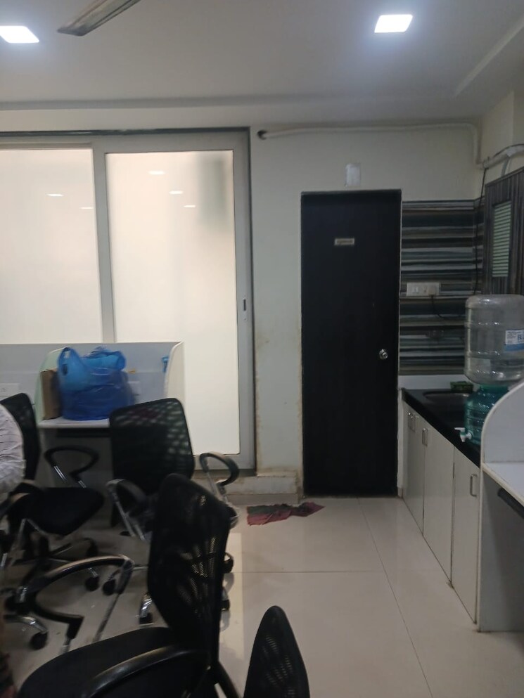 Team Area, mulund west Commercial Office Space 700 Sq.Ft. In Mulund West Mumbai 8986181