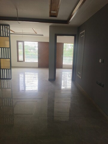 Room in 4 BHK Builder Floor at Sector 85 – for Sale