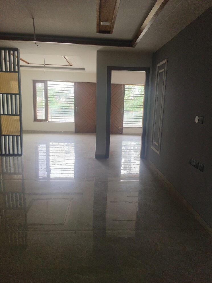 Room, sector 85 4 Bedroom 350 Sq.Ft. Builder Floor In Sector 85 Faridabad 8986145