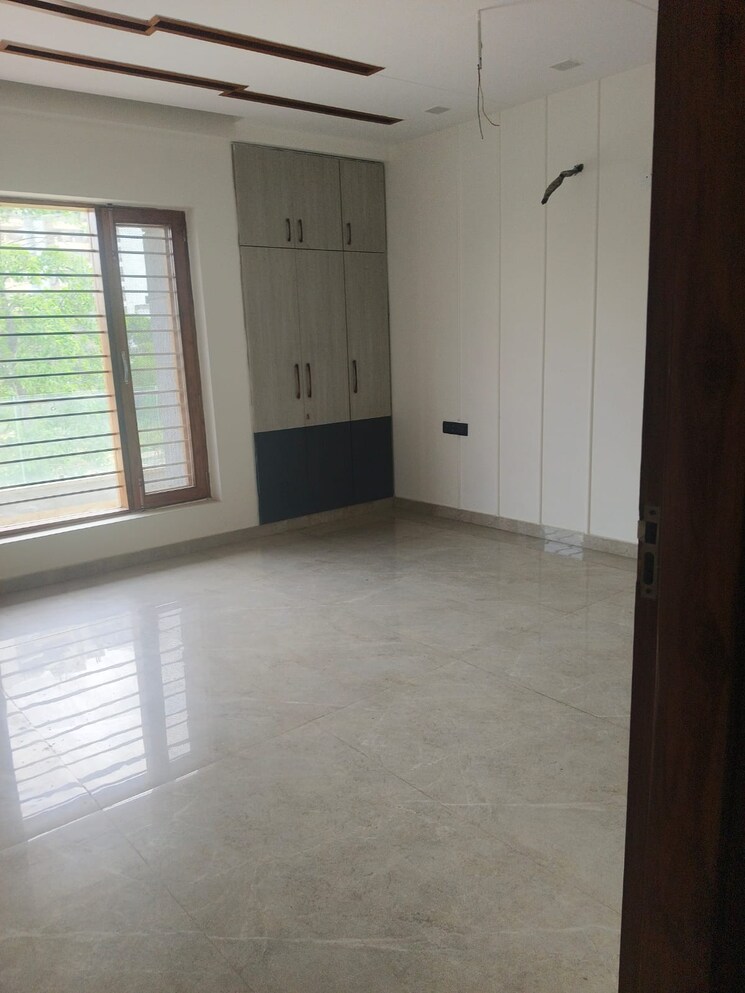 Room, sector 85 4 Bedroom 350 Sq.Ft. Builder Floor In Sector 85 Faridabad 8986145