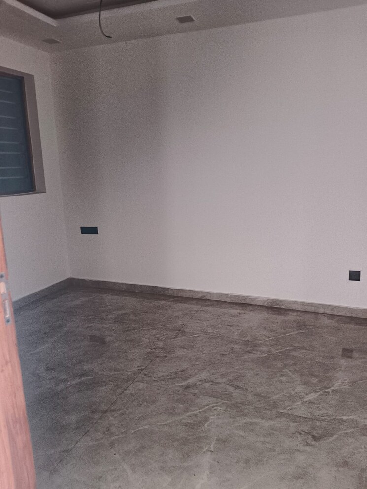 Room, sector 85 4 Bedroom 350 Sq.Ft. Builder Floor In Sector 85 Faridabad 8986145