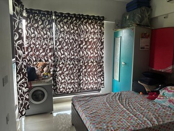 Bedroom in 2 BHK Apartment at Kalpataru Woods Ville, Powai – for Rent
