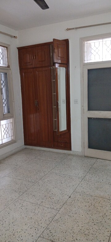 Furnished Amenities in 3 BHK Apartment at Gail Apartments, Sector 62 – for Rent