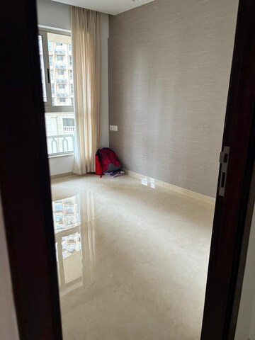 Room in 2 BHK Apartment at Hiranandani Highland, Powai – for Rent