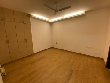 Room in 3 BHK Builder Floor at Florence Nightingale Lane, Green Park – for Rent