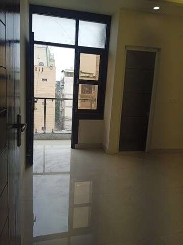 Room in 3 BHK Apartment at Igi Airport Area – for Sale