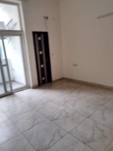 Room in 3 BHK Builder Floor at Unitech South City II, Sector 50 – for Rent