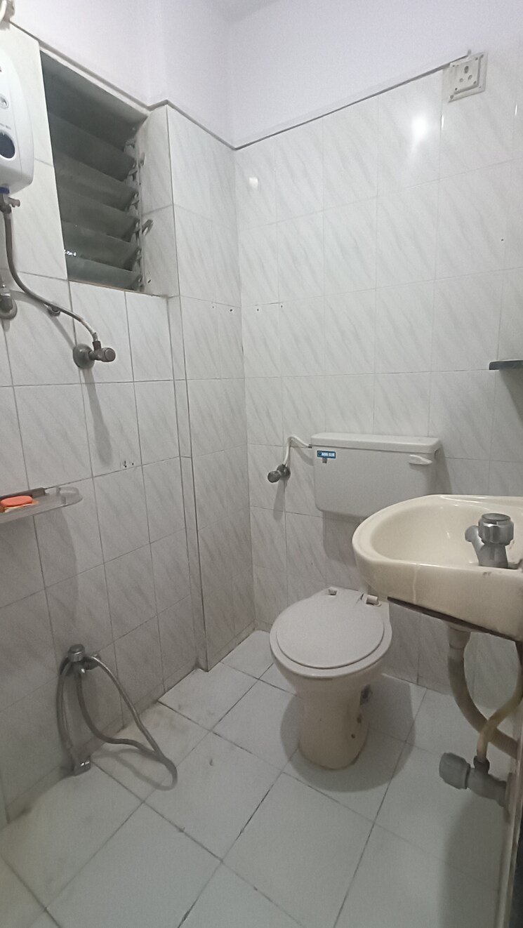 Bathroom, omkar-prasad-chs 1 Bedroom 430 Sq.Ft. Apartment In Borivali West Mumbai 8986416