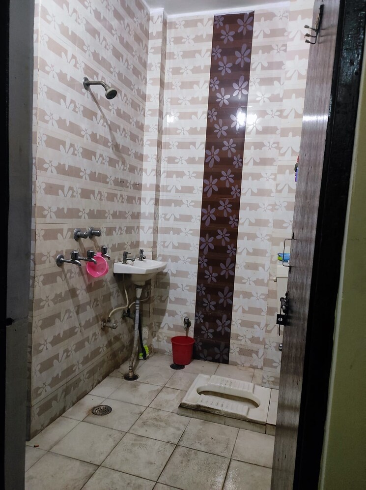 Bathroom, delta ii greater noida 2 Bedroom 120 Sq.Yd. Independent House In Delta Ii Greater Noida Greater Noida 8986401