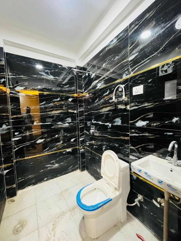 Attached Bathroom, freedom fighters enclave 2 Bedroom 800 Sq.Ft. Apartment In Freedom Fighters Enclave Delhi 8986451