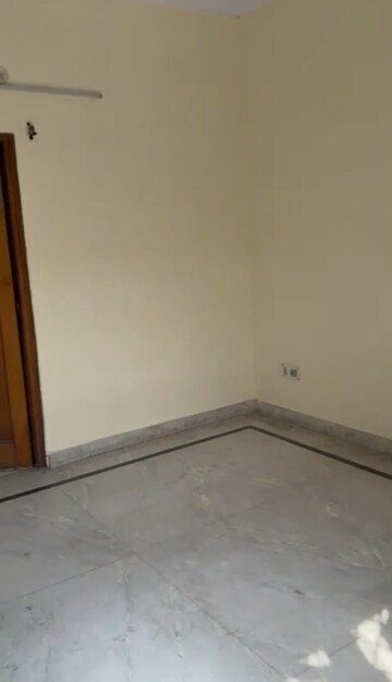 Room in 6+ BHK Independent House at Sector 41 – for Rent
