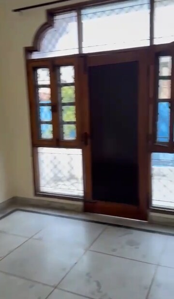 Room in 6+ BHK Independent House at Sector 41 – for Rent