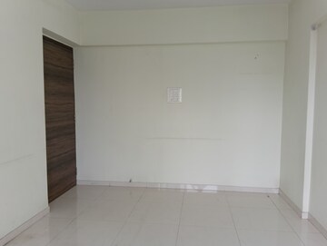 Room in 1 BHK Apartment at Yash Laxman Niwas, Malad West – for Rent