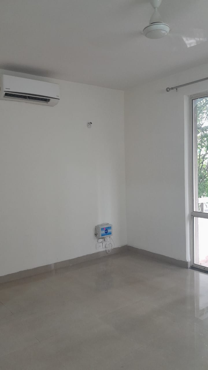 3 BHK + Extra Room Apartment For Rent in Unitech Fresco