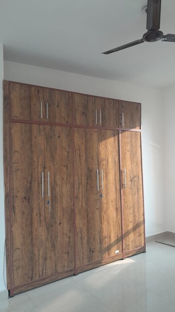 Furnished Amenities in 3 BHK Apartment at Unitech Fresco, Sector 50 – for Rent