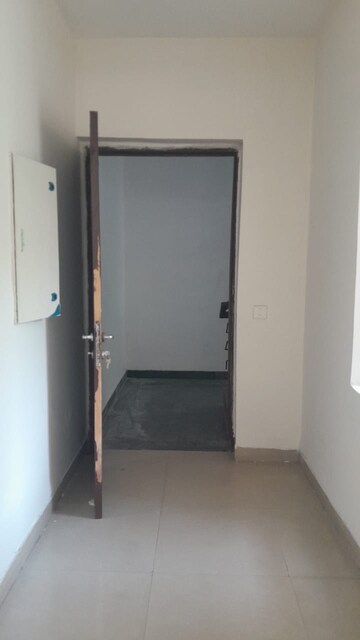 Furnished Amenities in 3 BHK Apartment at Unitech Fresco, Sector 50 – for Rent