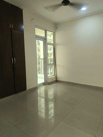 Room in 2 BHK Apartment at Gaur City 2 - 12th Avenue, Sector 16c Greater Noida – for Rent