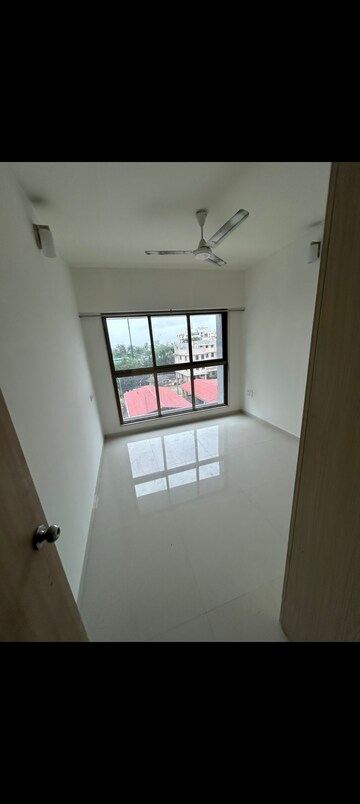Room in 2 BHK Apartment at Rajesh Raj Infinia, Malad West – for Rent