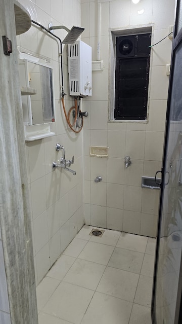 Bathroom in 1.5 BHK Apartment at High Rise Building, Goregaon West – for Rent