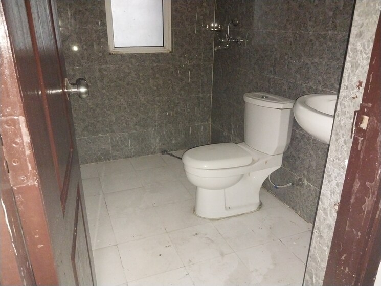Bathroom, vvip-homes 2 Bedroom 1060 Sq.Ft. Apartment In Gaur City 2 Greater Noida 8986638