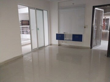 Room in 2 BHK Apartment at VVIP Homes, Gaur City 2 – for Rent
