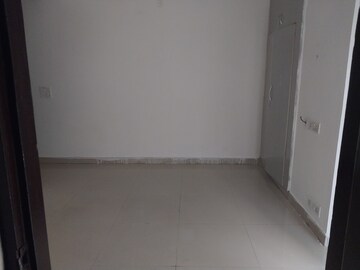 Room in 2 BHK Apartment at VVIP Homes, Gaur City 2 – for Rent