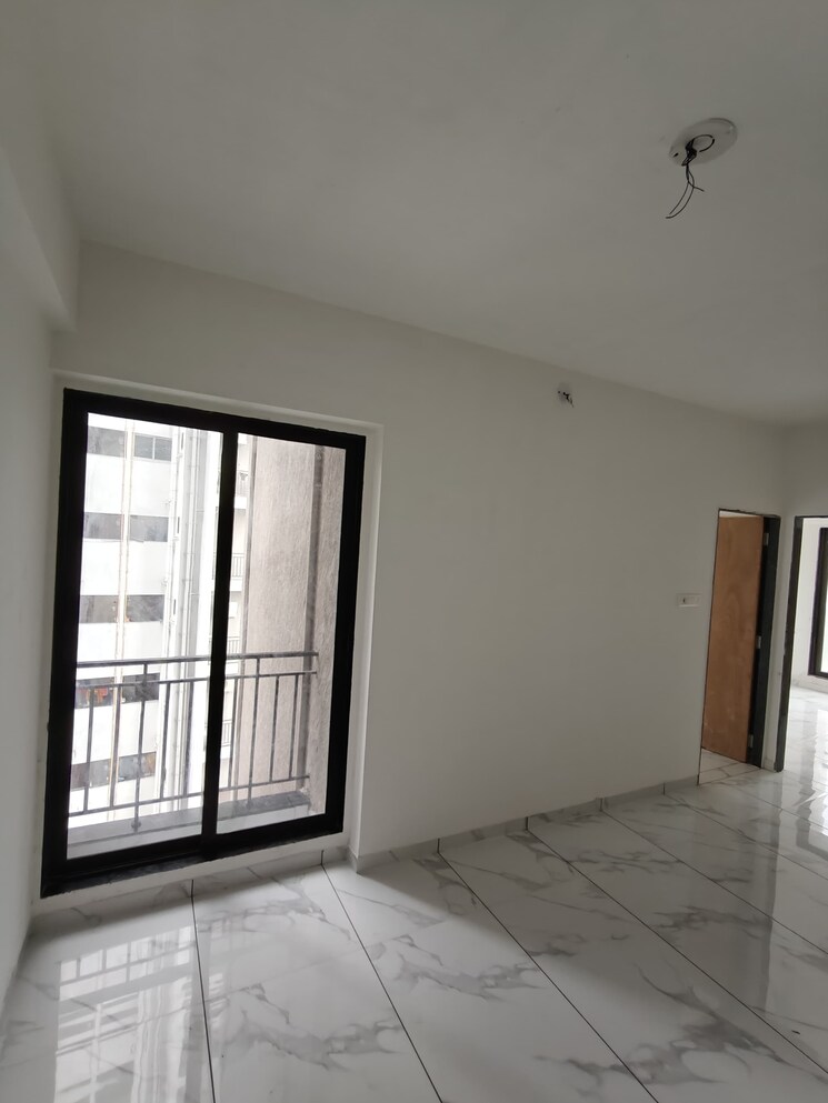 Room, new althan 2 Bedroom 1100 Sq.Ft. Apartment In New Althan Surat 8986646