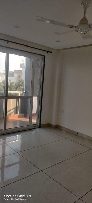 Room in 4 BHK Builder Floor at Vasant Kunj – for Rent