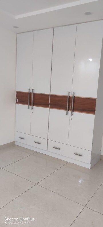 Room in 4 BHK Builder Floor at Vasant Kunj – for Rent
